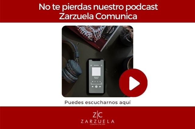 Celular y audífonos sobre la mesa / cortesía Canva