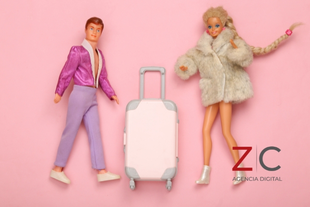 Barbie y Ken con maleta/ Cortesía Canva