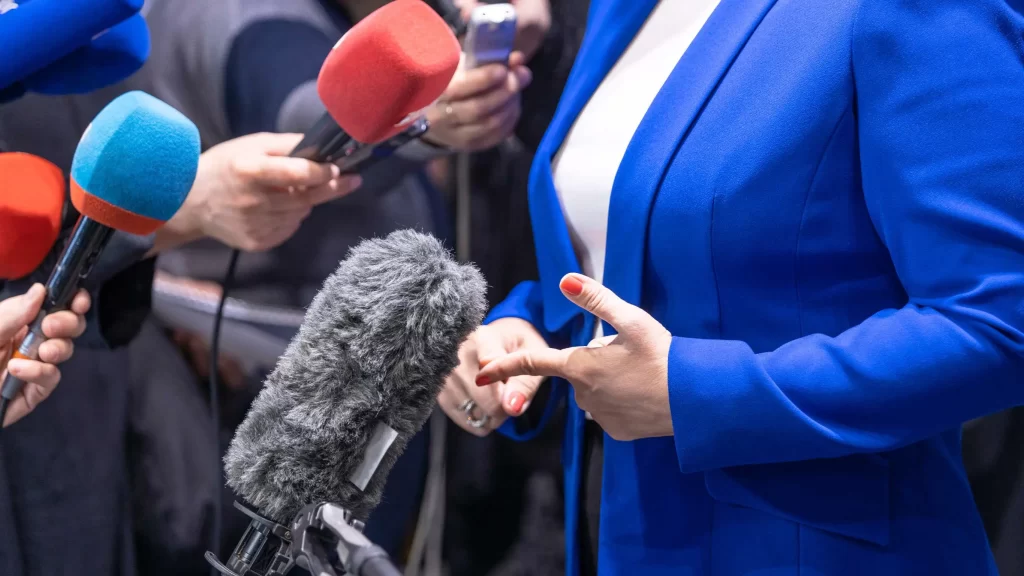 Cómo lograr un posicionamiento de voceros exitoso y estratégico 2 vocera-entrevista-agencia-digital-zc