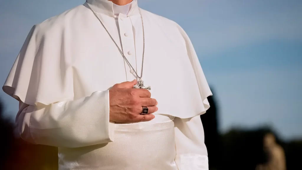 Cónclave: un evento que acapara la atención mundial 1 El cónclave, más allá de su extensión religiosa, se ha convertido en un evento de alto interés mediático, seguido minuto a minuto por medios de comunicación de todo el mundo, que destacan su impacto político y social.