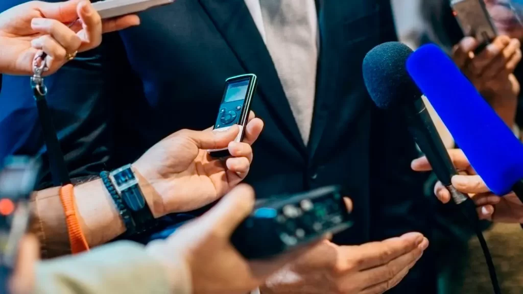 Voceros: diferencia entre media y messaging training 2 Los voceros son parte fundamental para que una empresa comparta alguna acción, un media training es un curso que te proporciona herramientas para entablar una comunicación con la prensa, mientras que, un messaging training ayuda a repasar mensajes clave.