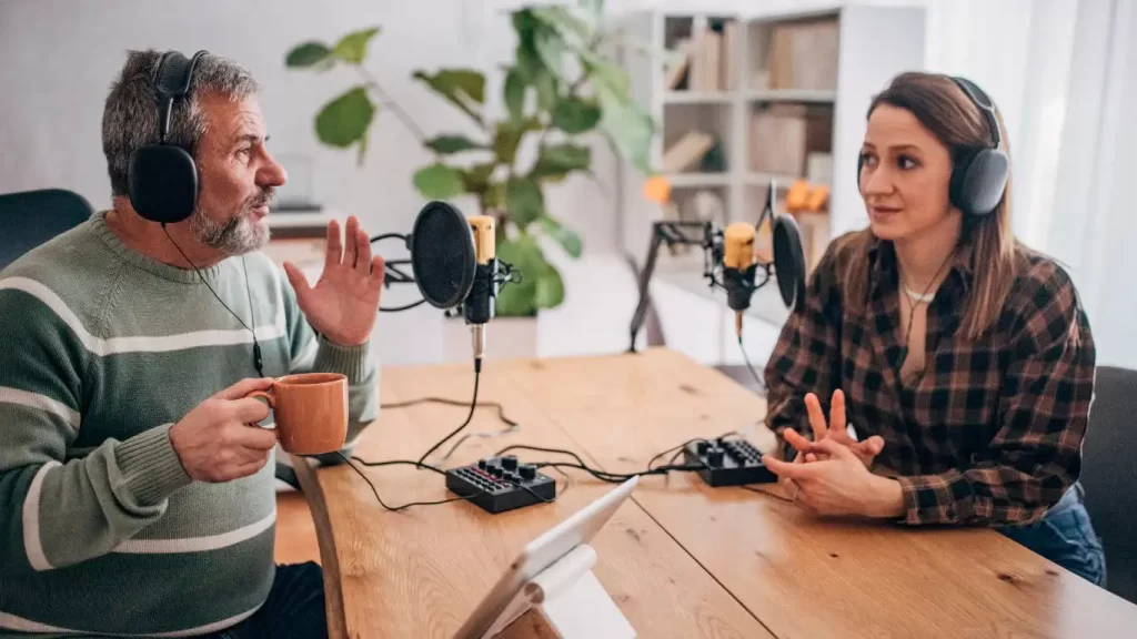 Entrevistas radiofónicas exitosas, ¿cómo lograrlo? 2 Las entrevistas radiofónicas son una gran oportunidad de posicionar tu marca, ¡prepárate para una! Nosotros te decimos cómo. Sigue leyendo.