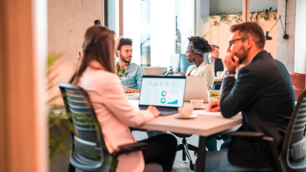 Voceros: diferencia entre media y messaging training 1 Los voceros son parte fundamental para que una empresa comparta alguna acción, un media training es un curso que te proporciona herramientas para entablar una comunicación con la prensa, mientras que, un messaging training ayuda a repasar mensajes clave.