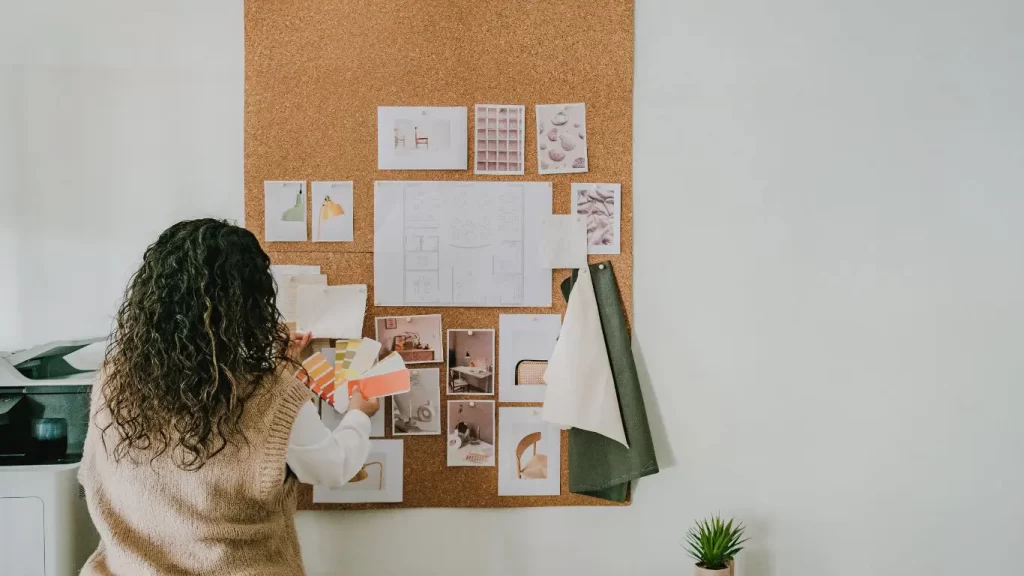 Moodboard para voceros, ¿cuál es su importancia? 2 Descubre la importancia de contar con un moodboard, en este post de blog te damos algunas ideas que te servirán de inspiración. Sigue con nosotros.