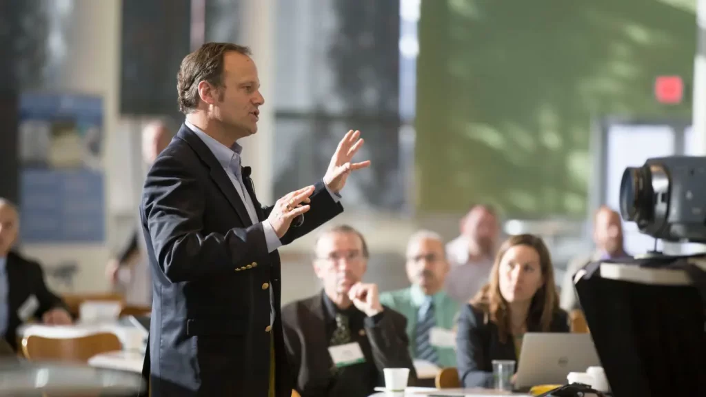 Conferencia de prensa: Qué es y cómo funciona este servicio 2 organizacion media trainig agencia digital zc